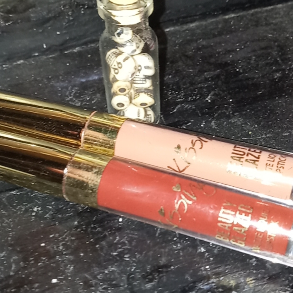 SET OF TWO LIQUID LIPSTICKS